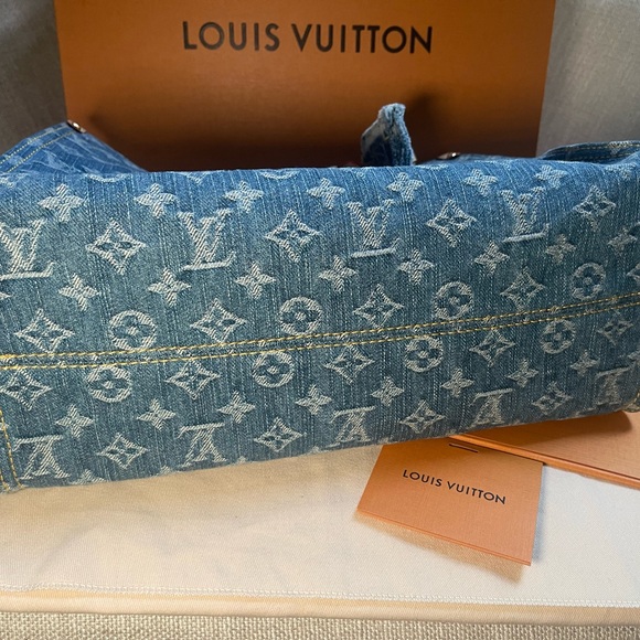 ‼️‼️SOLD‼️‼️
💙Louis Vuitton Denim Onthego MM💙 - Picture 6 of 13